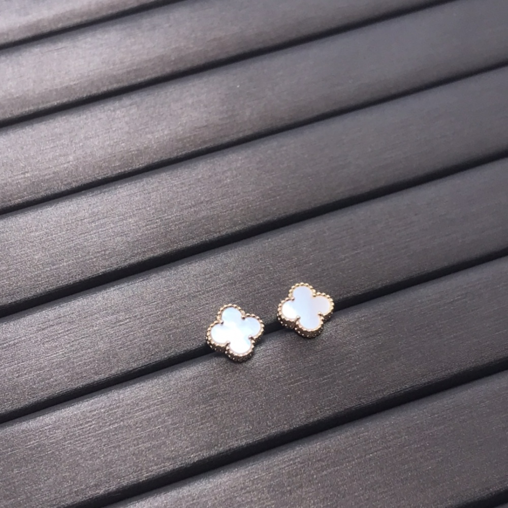 001 Van Cleef & Arpels Earrings