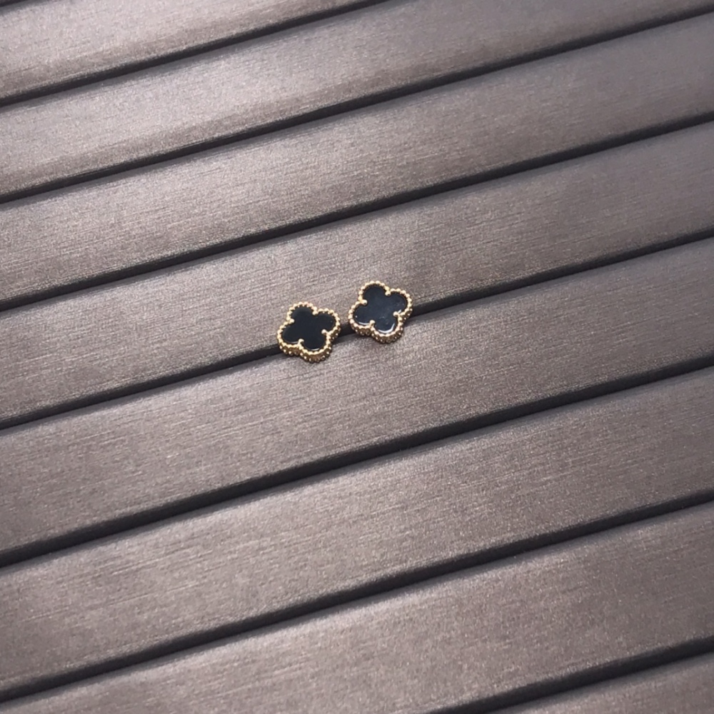 001 Van Cleef & Arpels Earrings