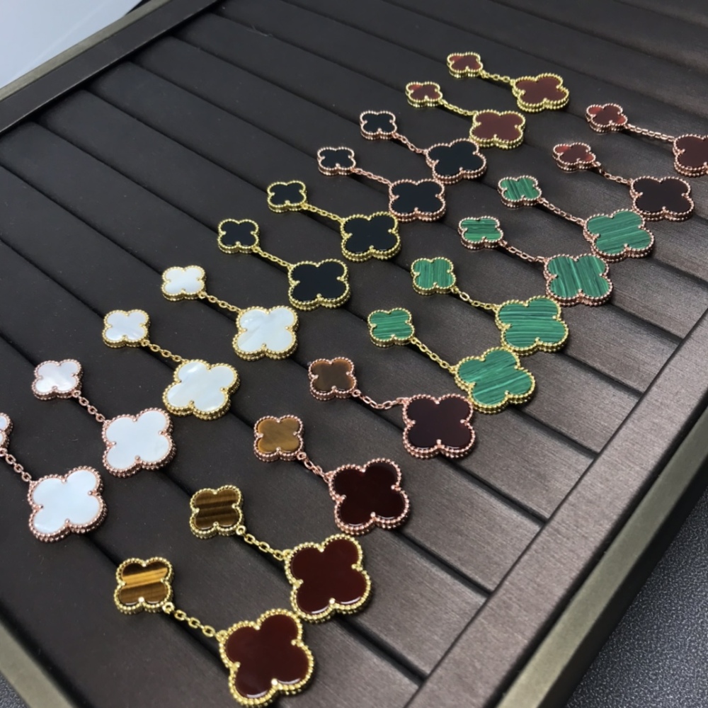 001 Van Cleef & Arpels Earrings