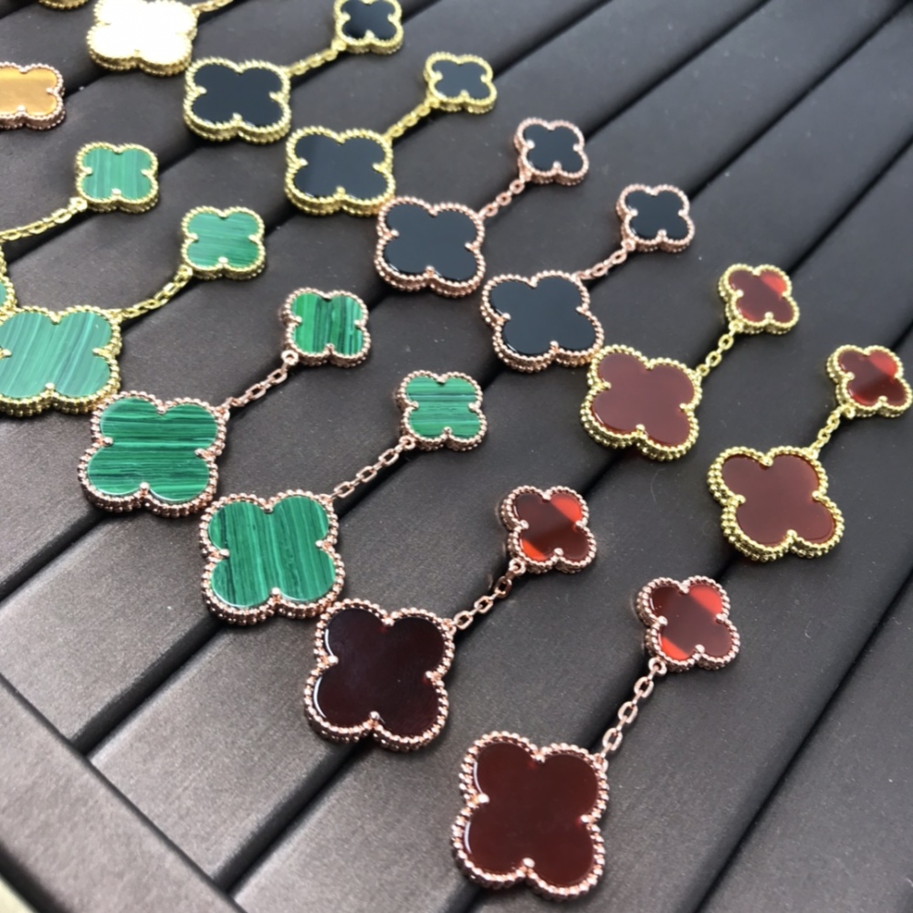 001 Van Cleef & Arpels Earrings