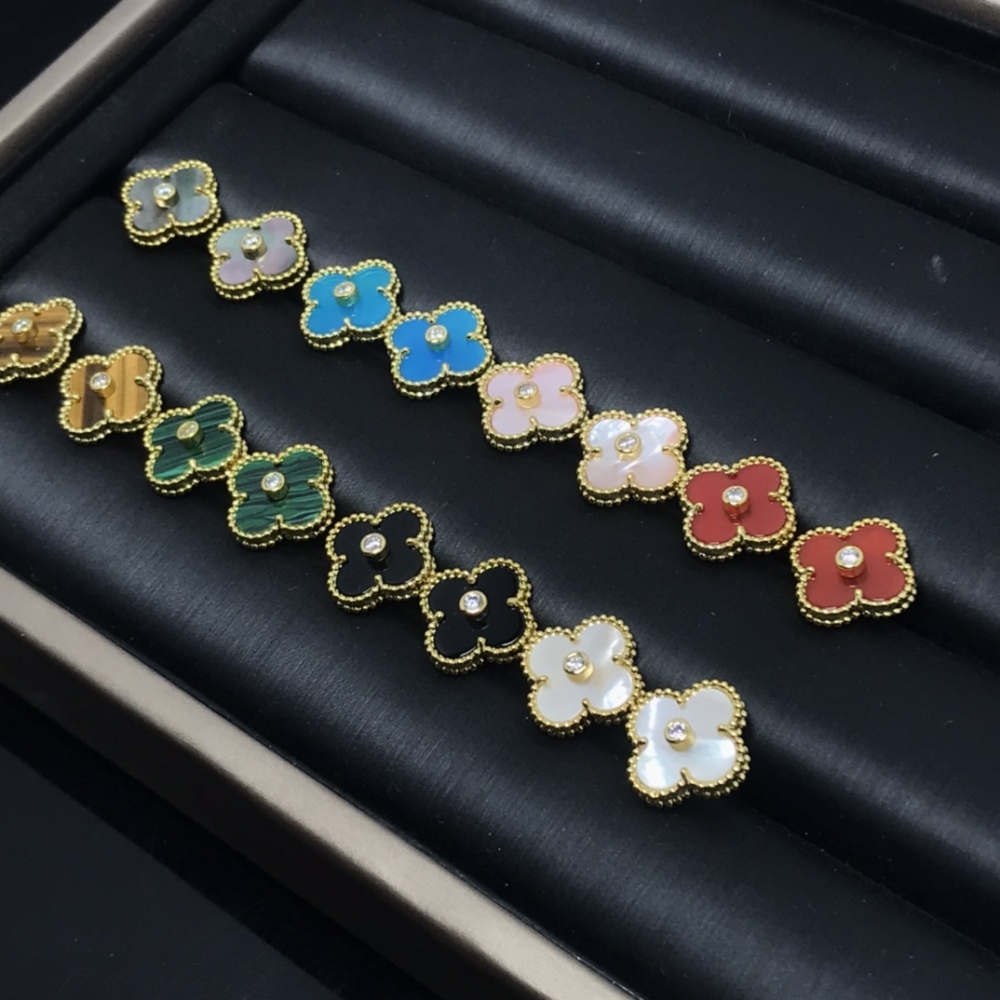 001 Van Cleef & Arpels Earrings