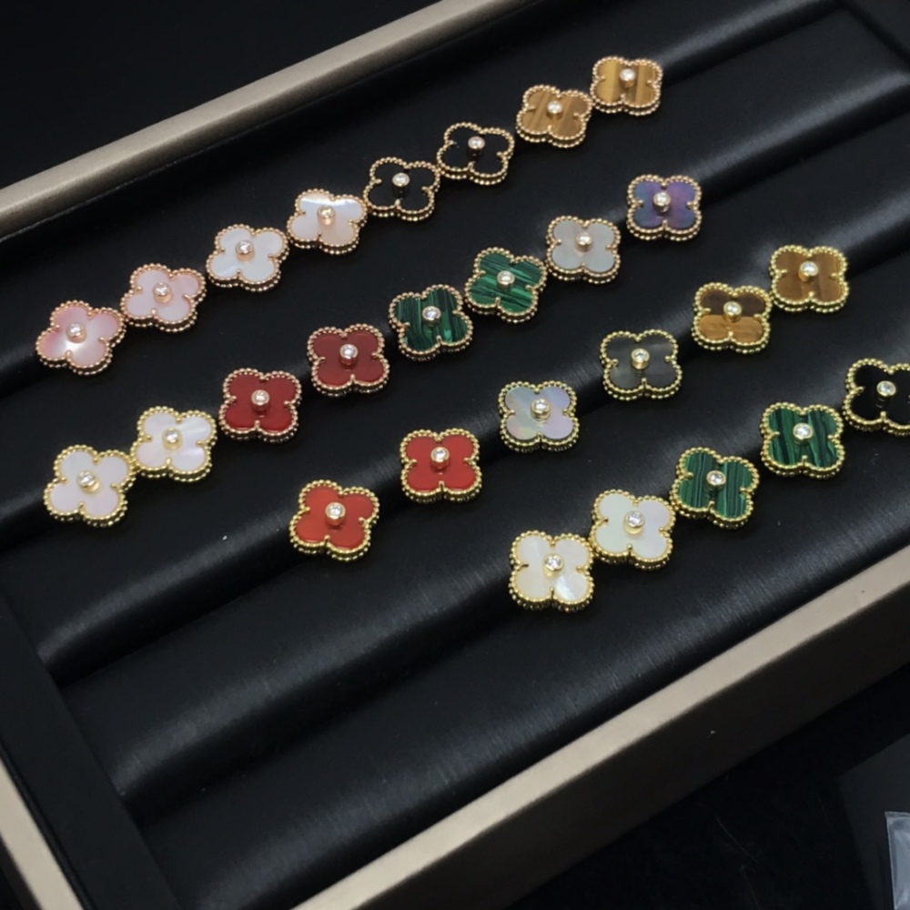 001 Van Cleef & Arpels Earrings