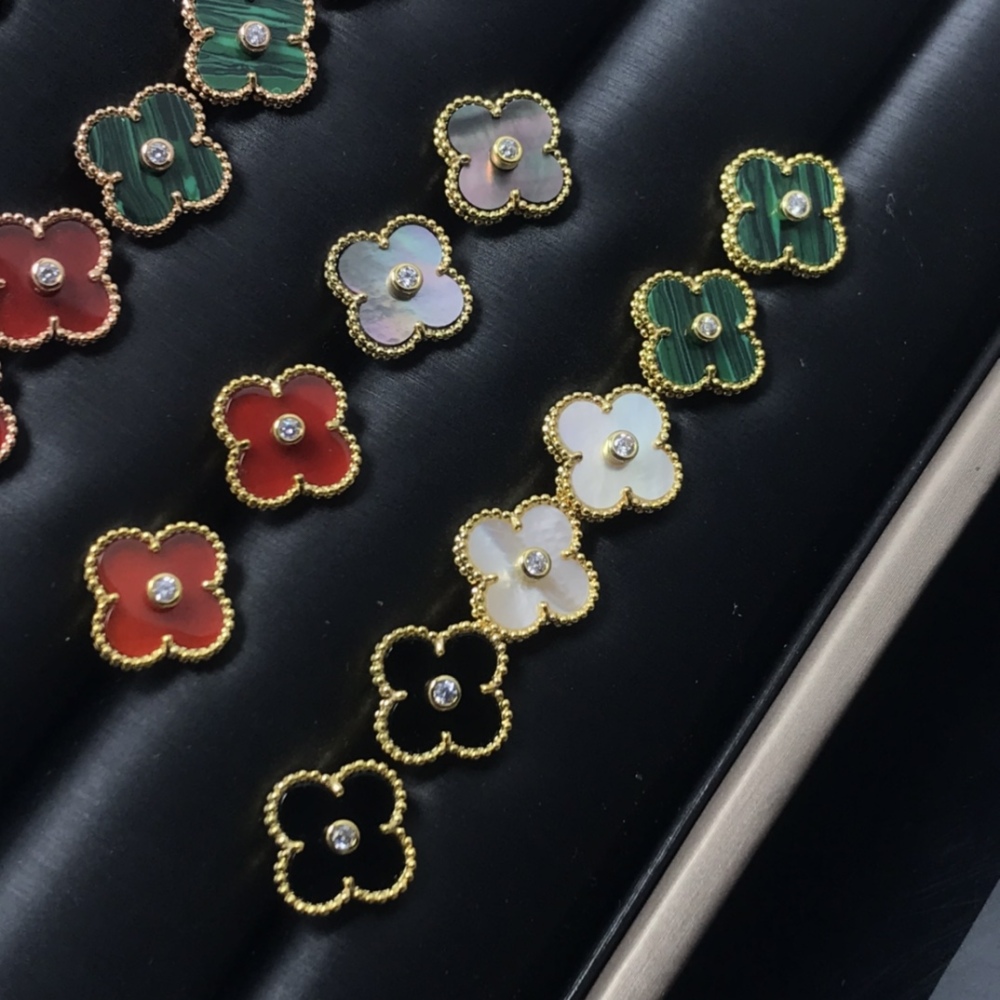 001 Van Cleef & Arpels Earrings