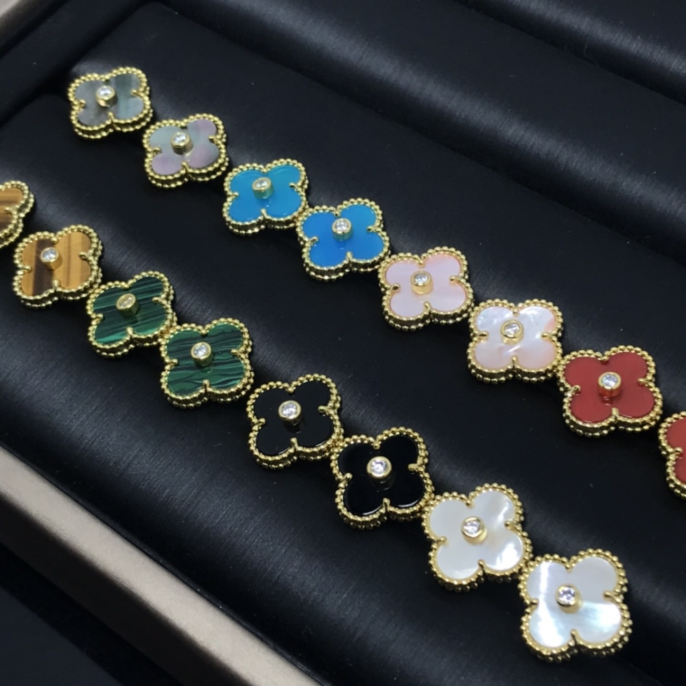 001 Van Cleef & Arpels Earrings