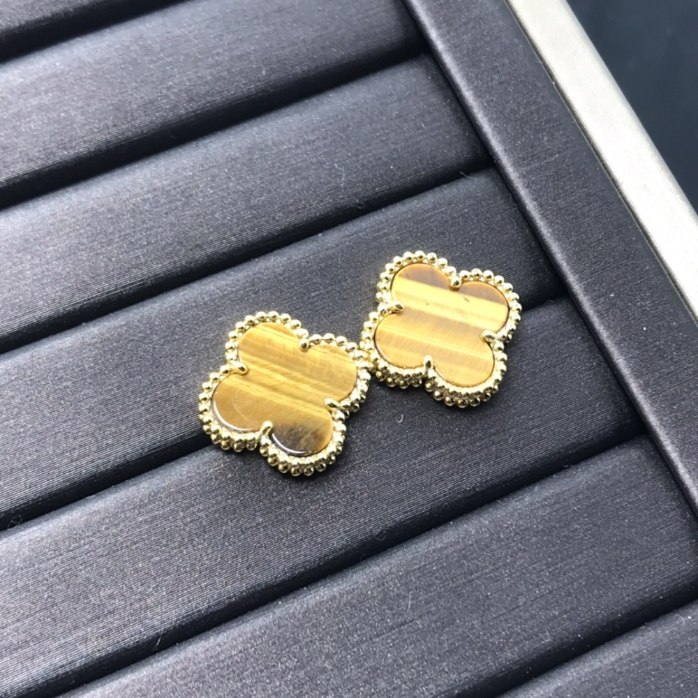 001 Van Cleef & Arpels Earrings