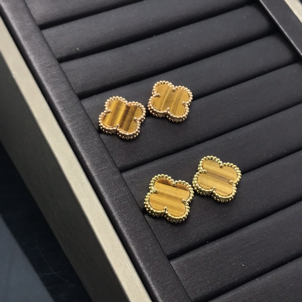 001 Van Cleef & Arpels Earrings