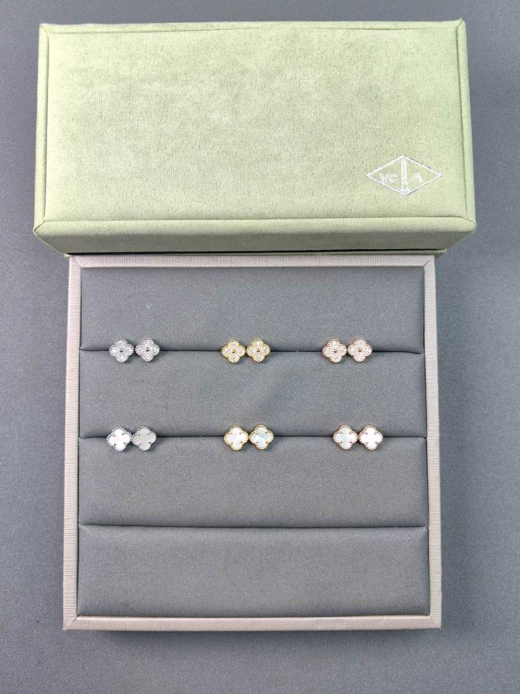 001 Van Cleef & Arpels Earrings