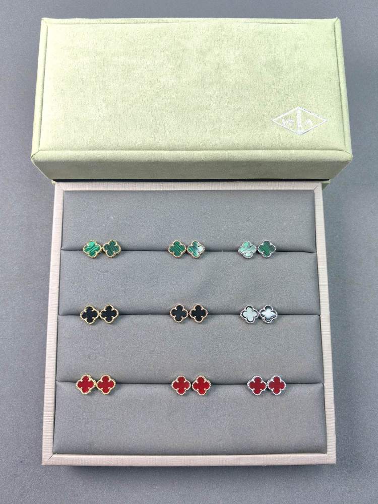 001 Van Cleef & Arpels Earrings
