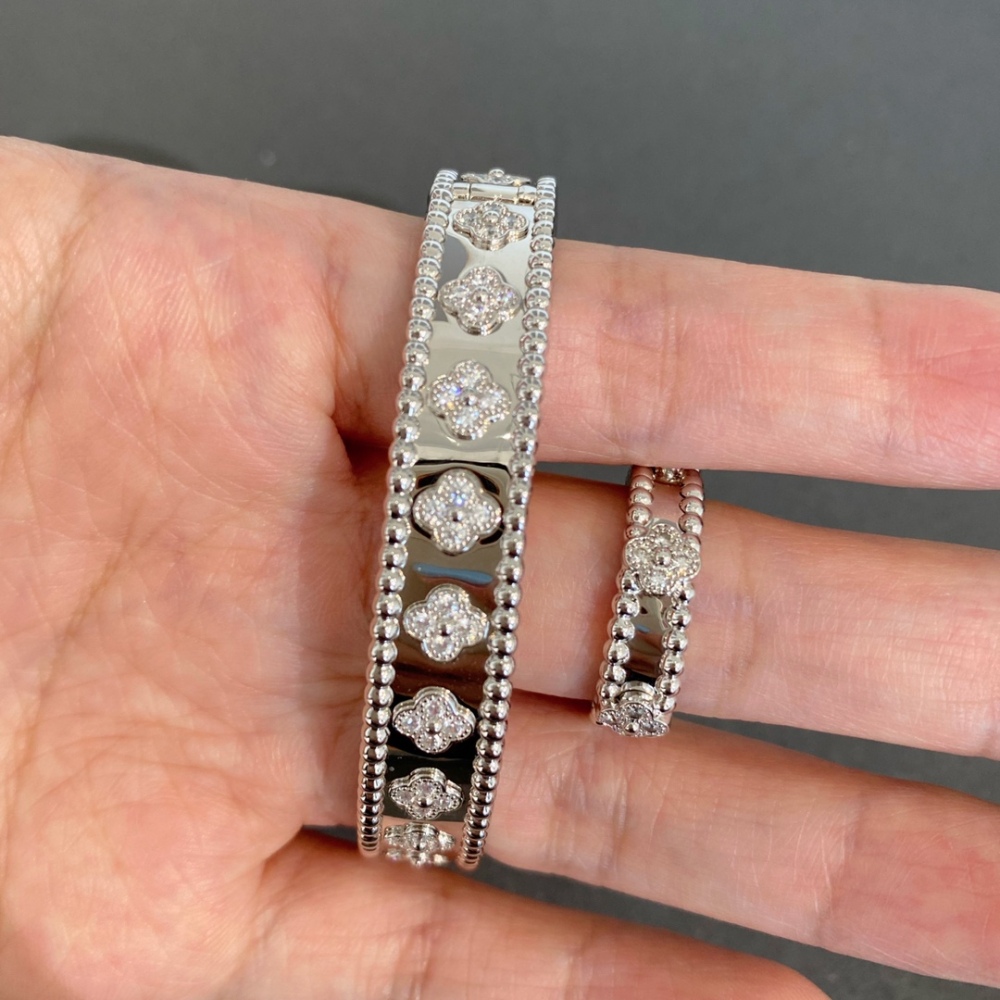 001 Van Cleef & Arpels Ring