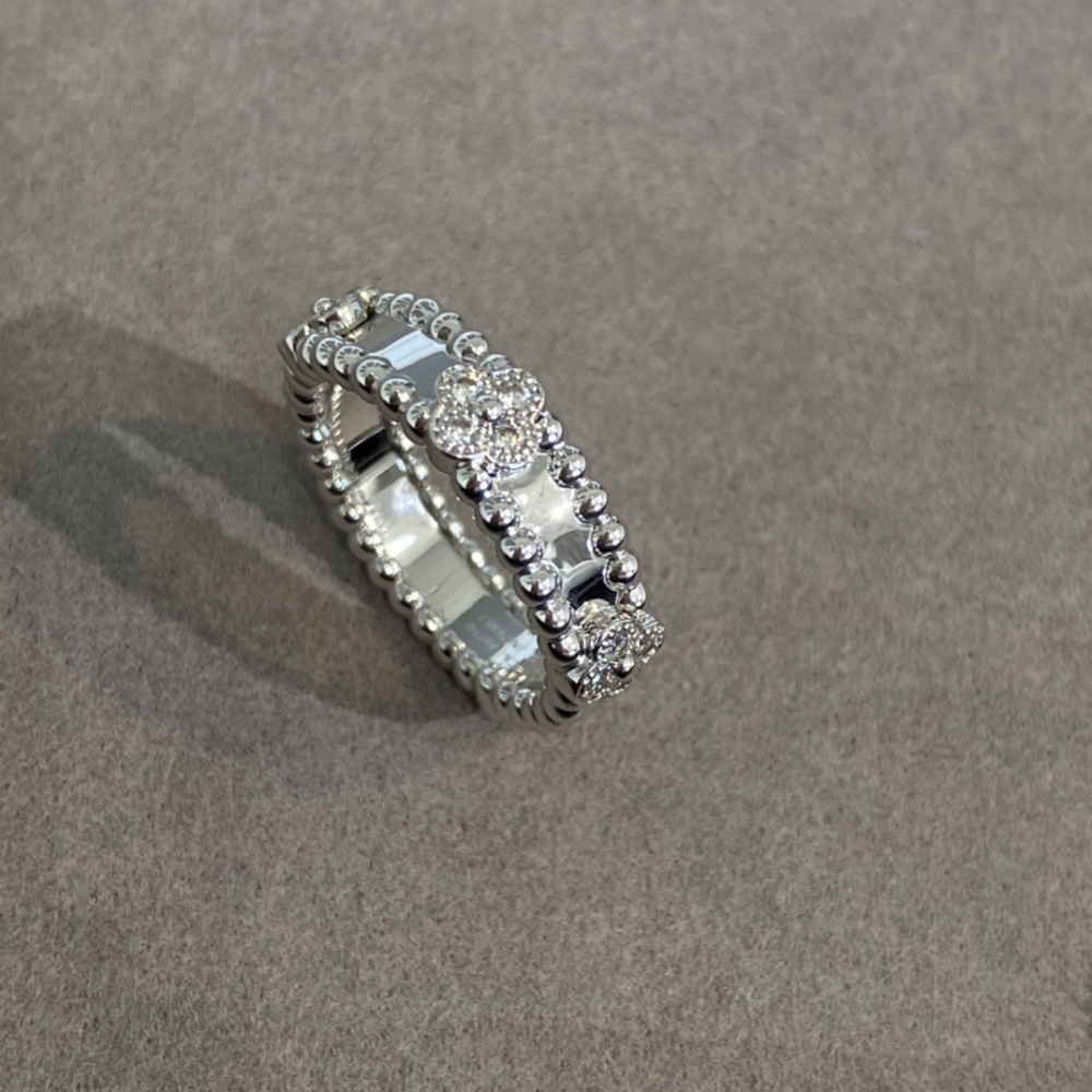 001 Van Cleef & Arpels Ring