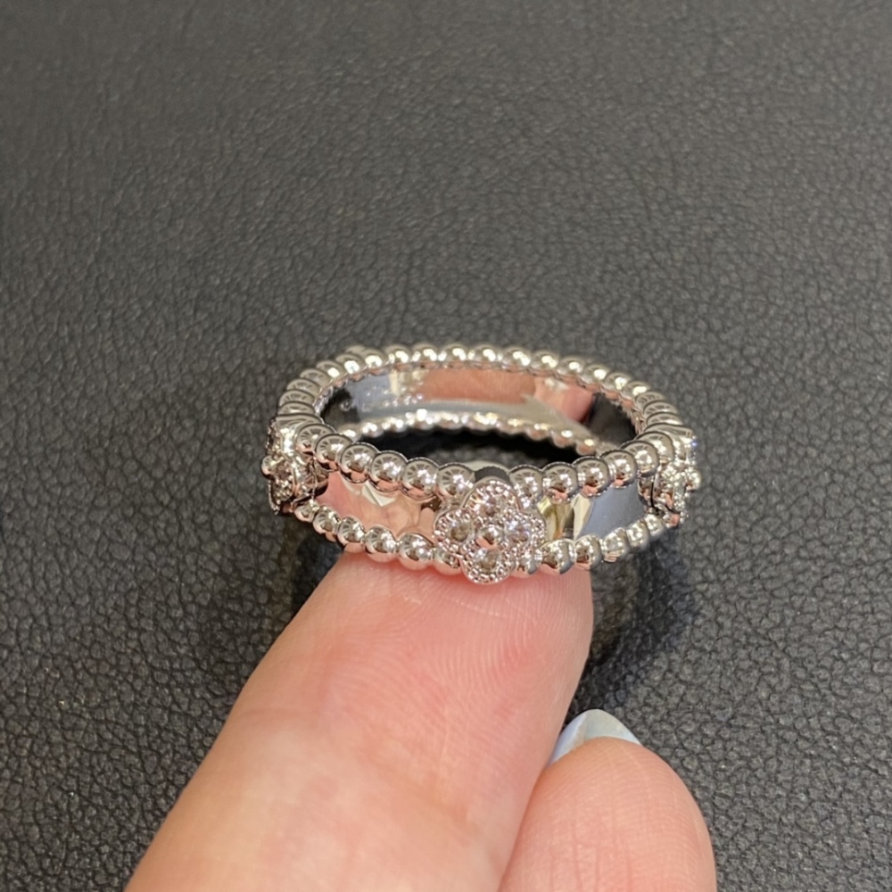 001 Van Cleef & Arpels Ring