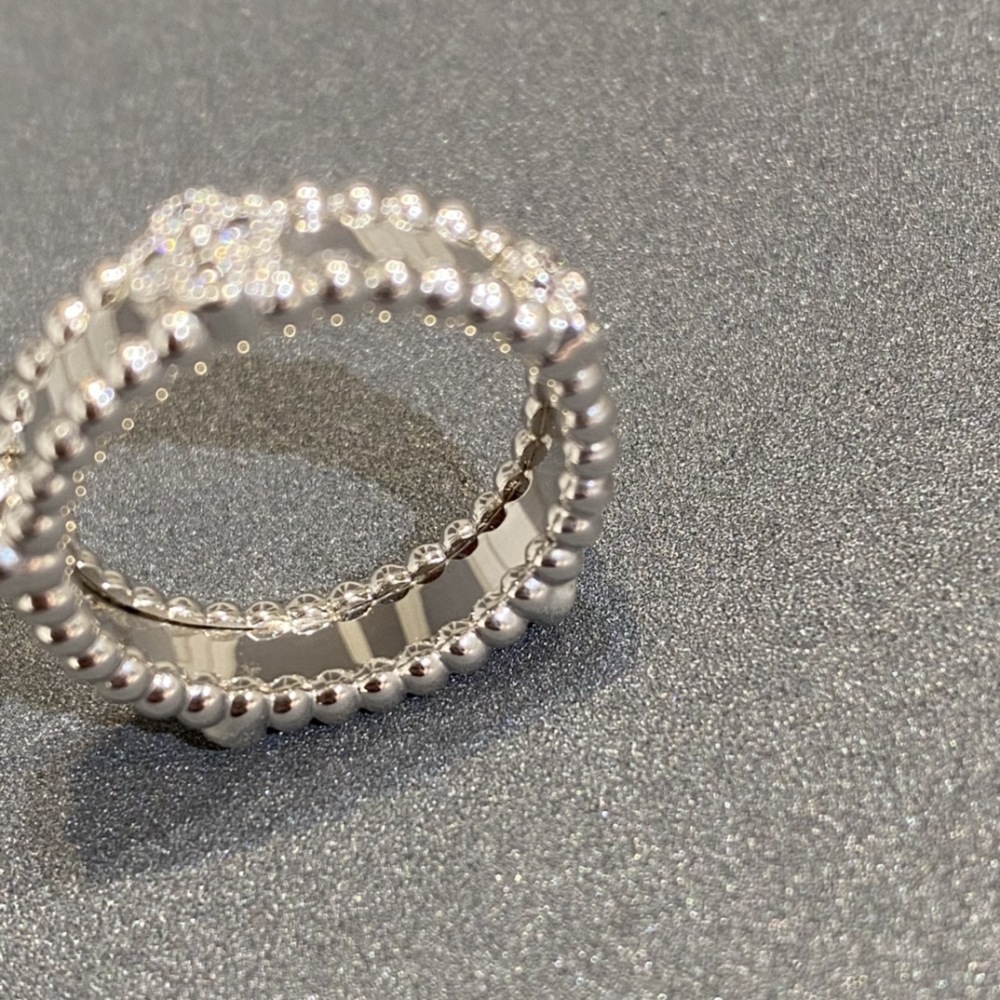 001 Van Cleef & Arpels Ring