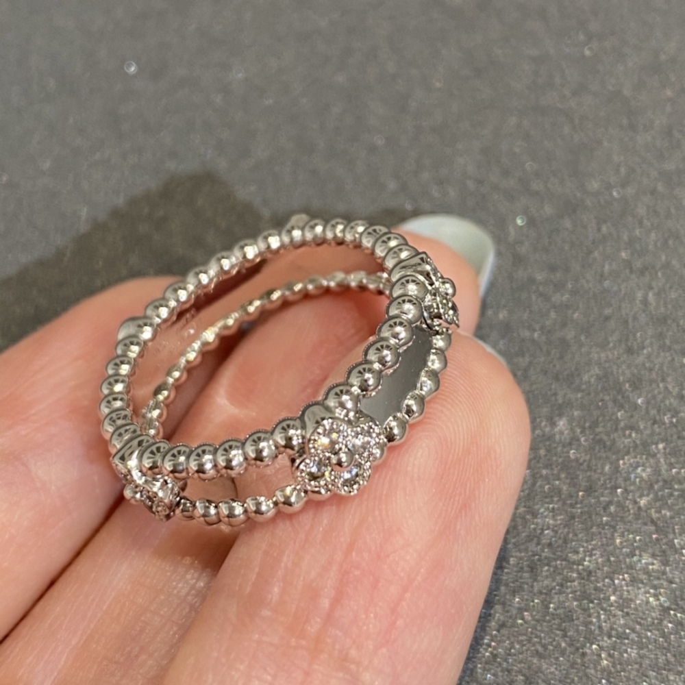 001 Van Cleef & Arpels Ring