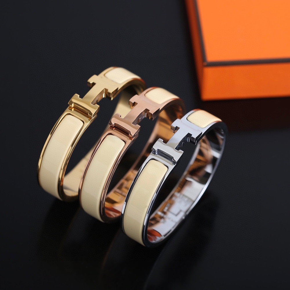 001 Hermès Hand bracelet