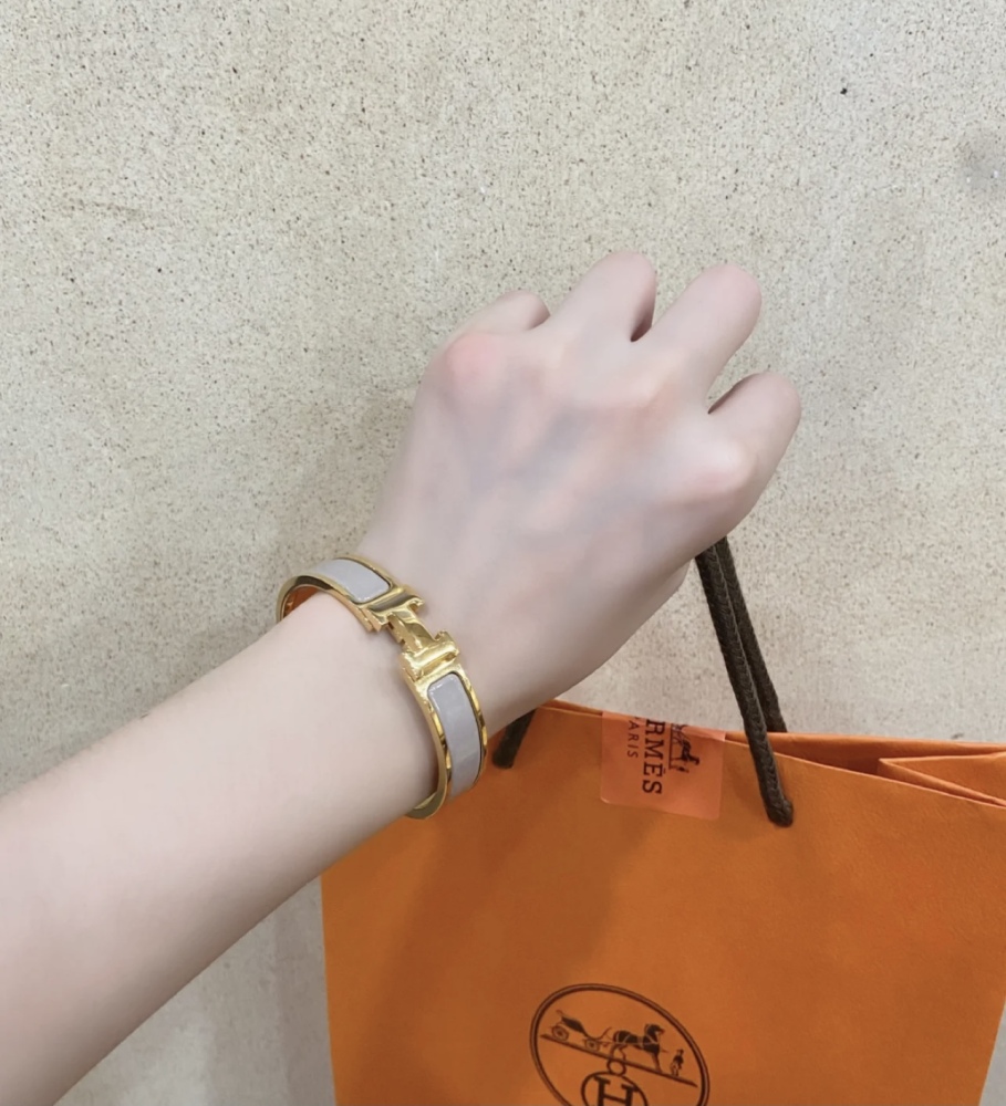 001 Hermès Hand bracelet