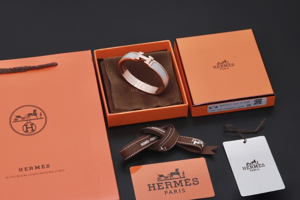 001 Hermès Hand bracelet
