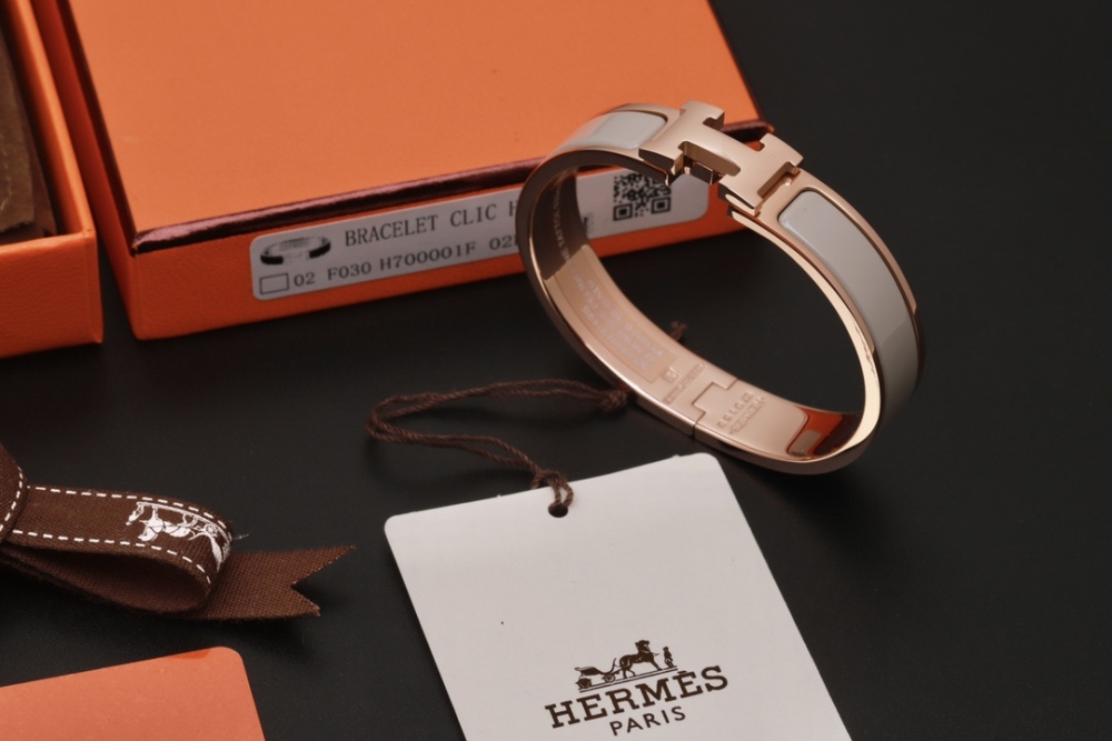 001 Hermès Hand bracelet