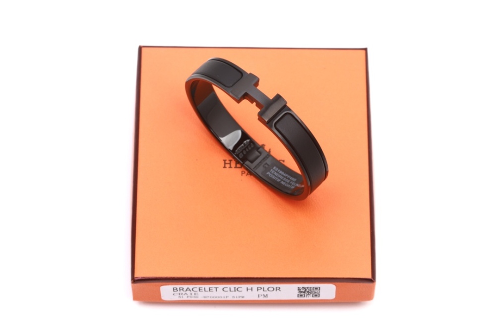 001 Hermès Hand bracelet