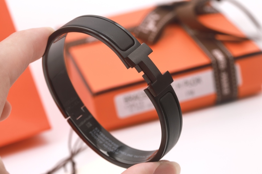 001 Hermès Hand bracelet