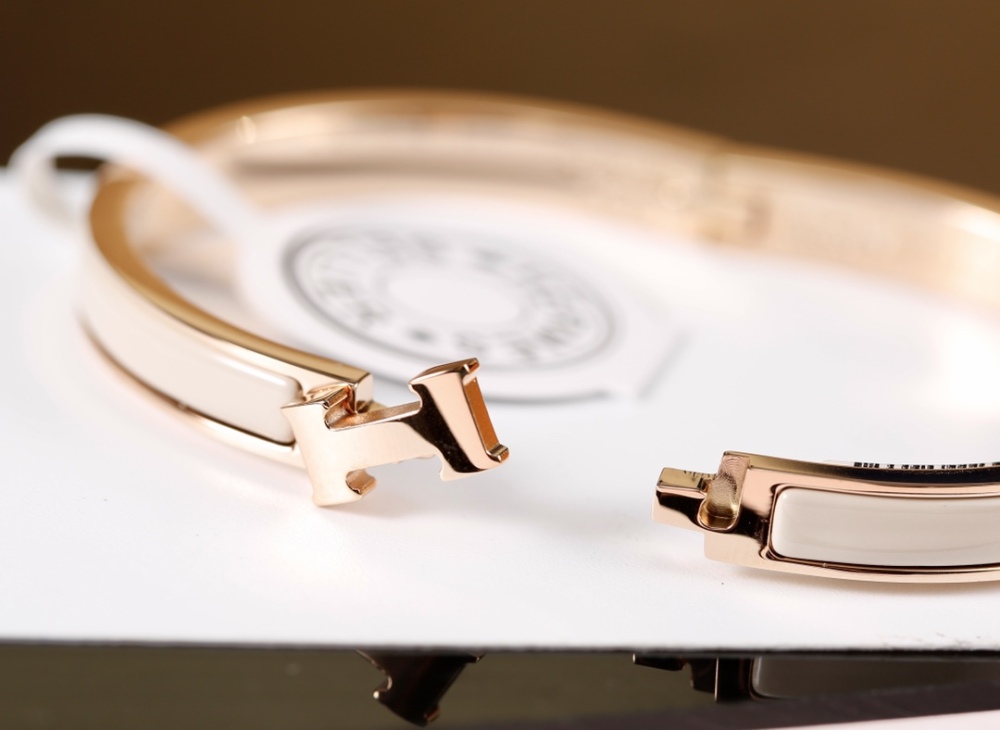 001 Hermès Hand bracelet