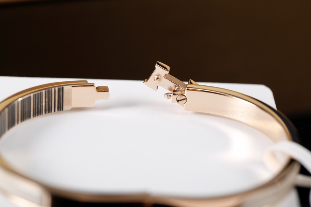 001 Hermès Hand bracelet