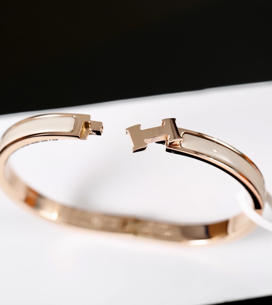 001 Hermès Hand bracelet