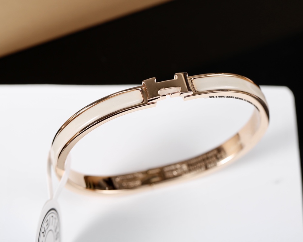 001 Hermès Hand bracelet
