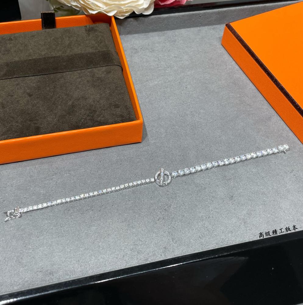 001 Hermès Hand bracelet