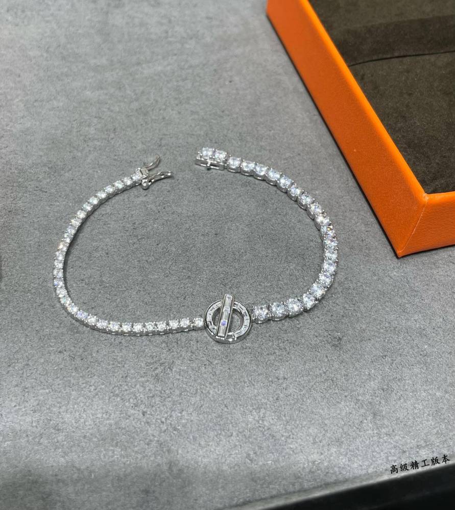 001 Hermès Hand bracelet