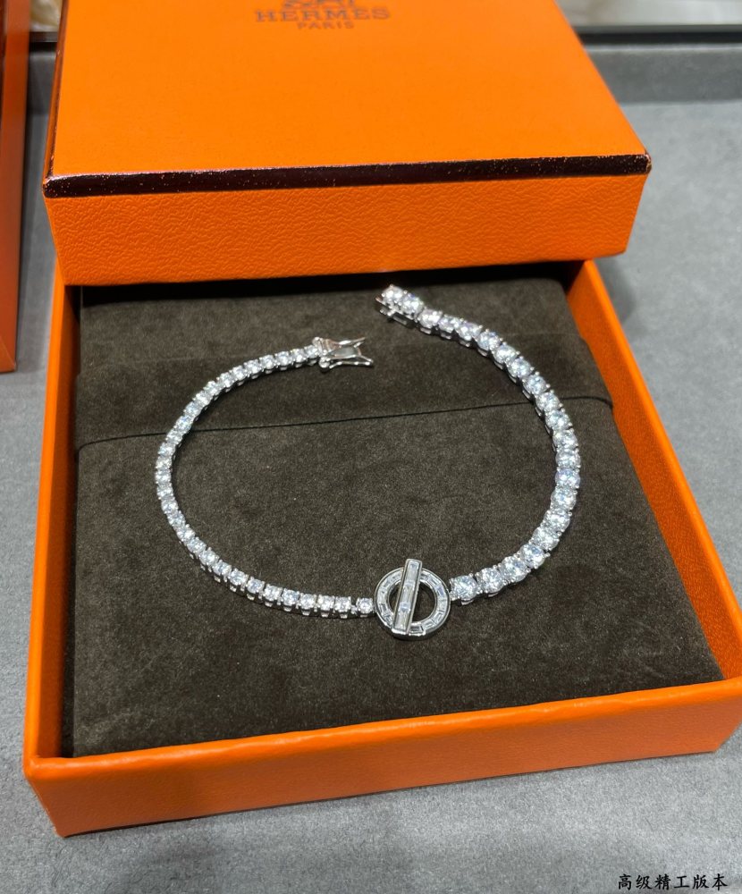 001 Hermès Hand bracelet
