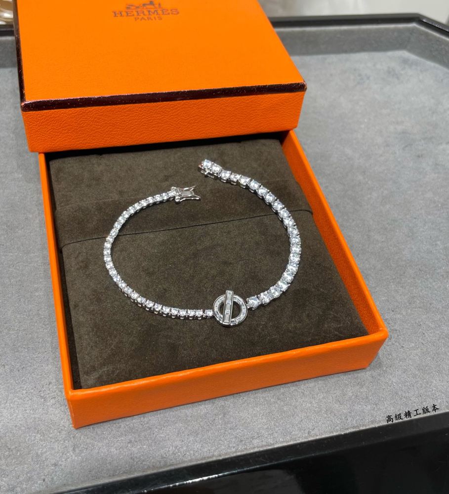 001 Hermès Hand bracelet