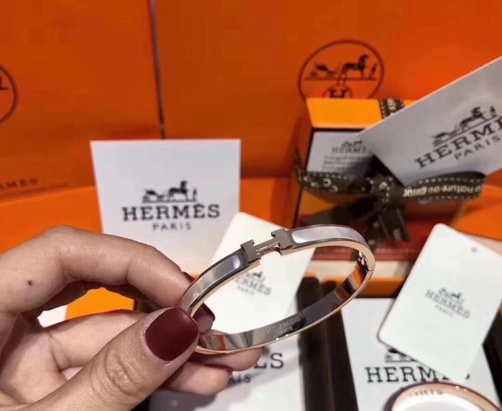 001 Hermès Hand bracelet