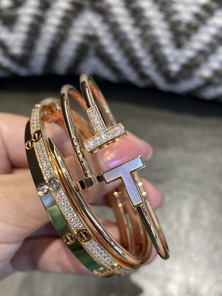 001 Cartier Hand bracelet
