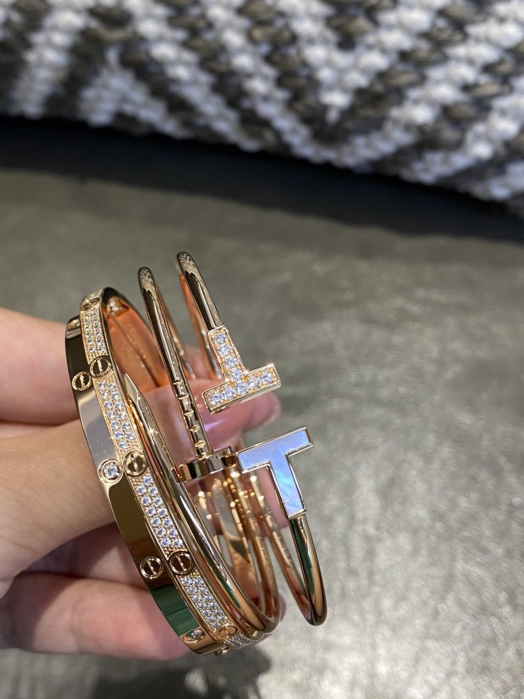 001 Cartier Hand bracelet