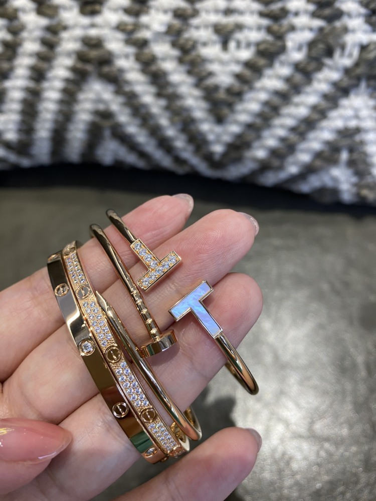 001 Cartier Hand bracelet