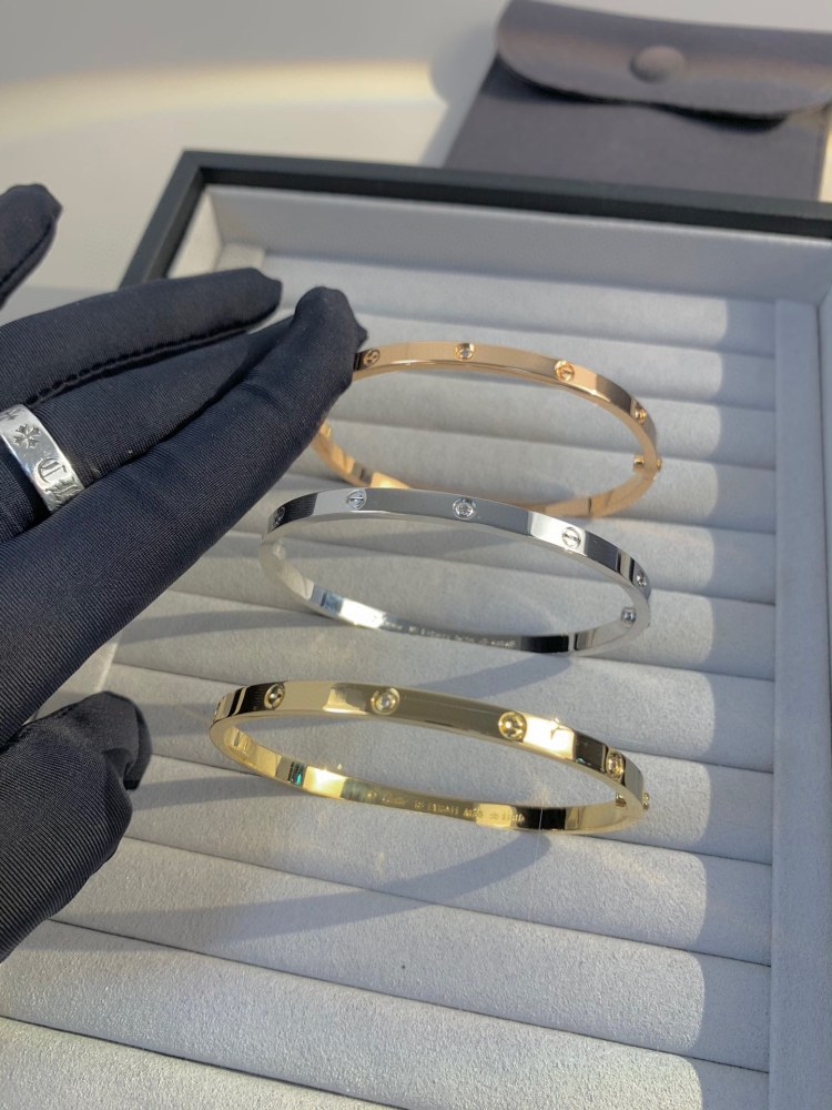001 Cartier Hand bracelet