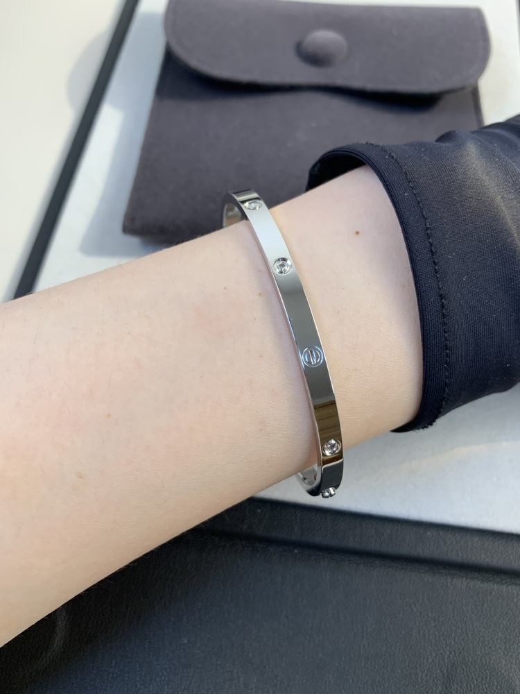 001 Cartier Hand bracelet