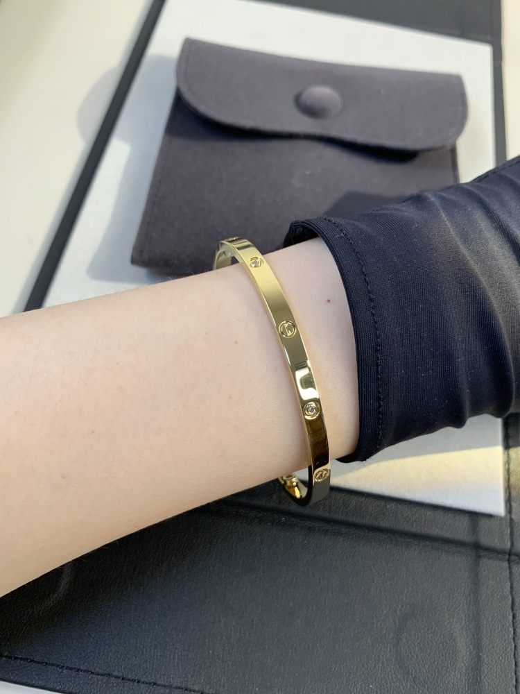 001 Cartier Hand bracelet