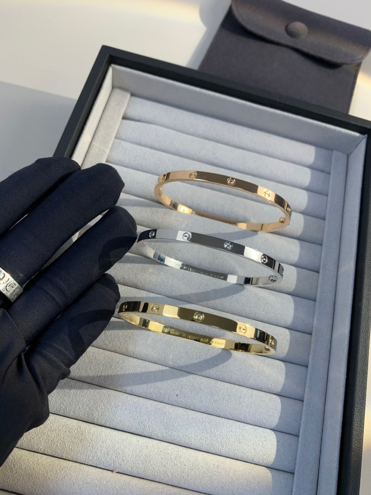 001 Cartier Hand bracelet