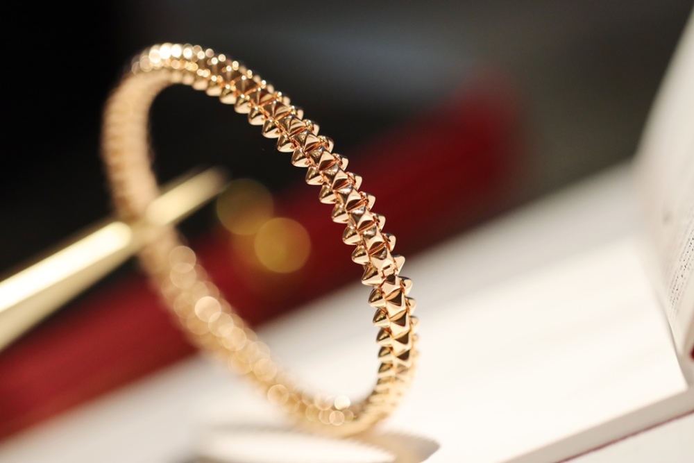 001 Cartier Hand bracelet