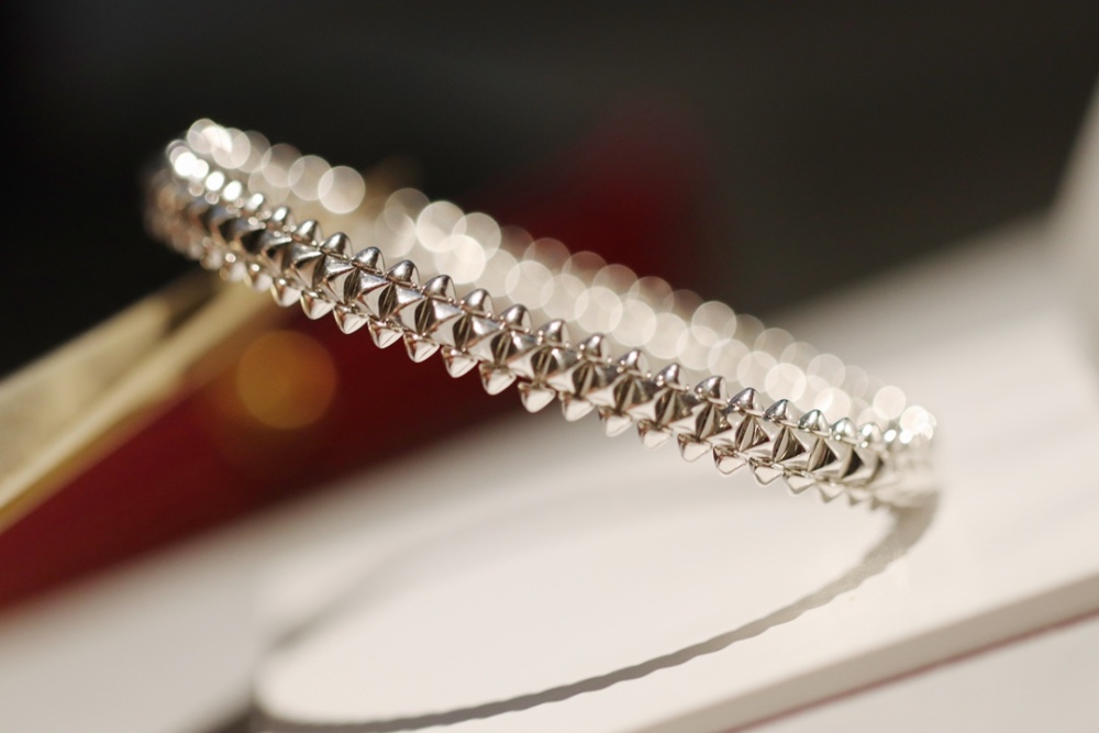 001 Cartier Hand bracelet