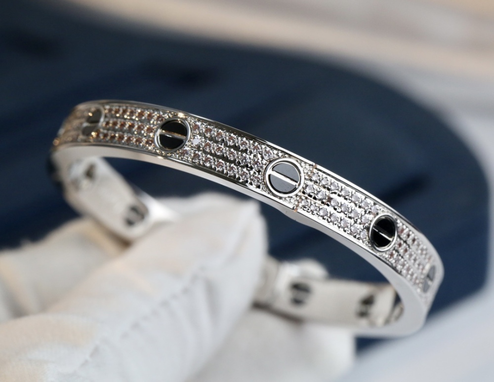 001 Cartier Hand bracelet