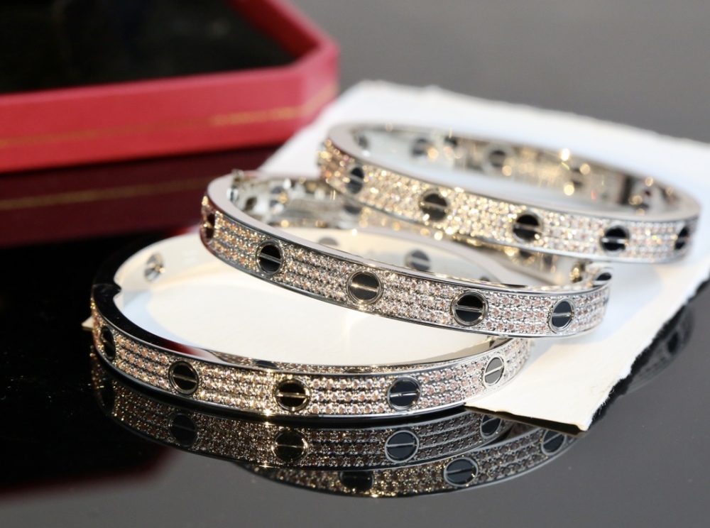 001 Cartier Hand bracelet