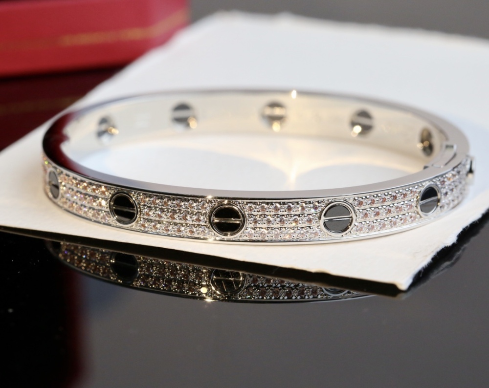 001 Cartier Hand bracelet