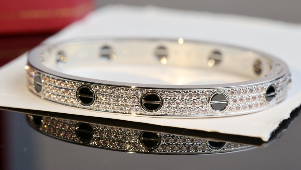 001 Cartier Hand bracelet