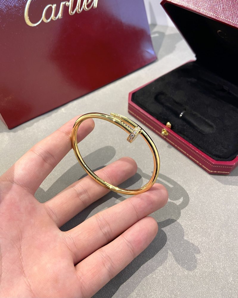 001 Cartier Hand bracelet