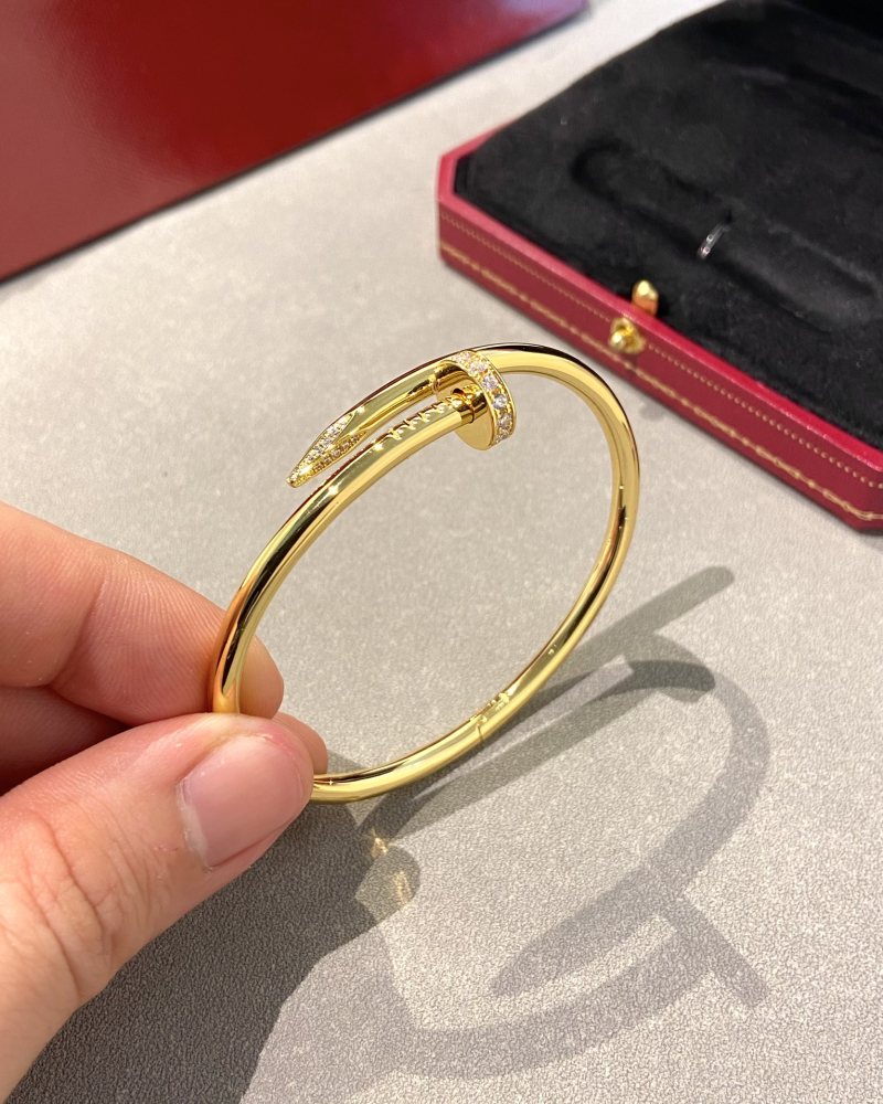 001 Cartier Hand bracelet