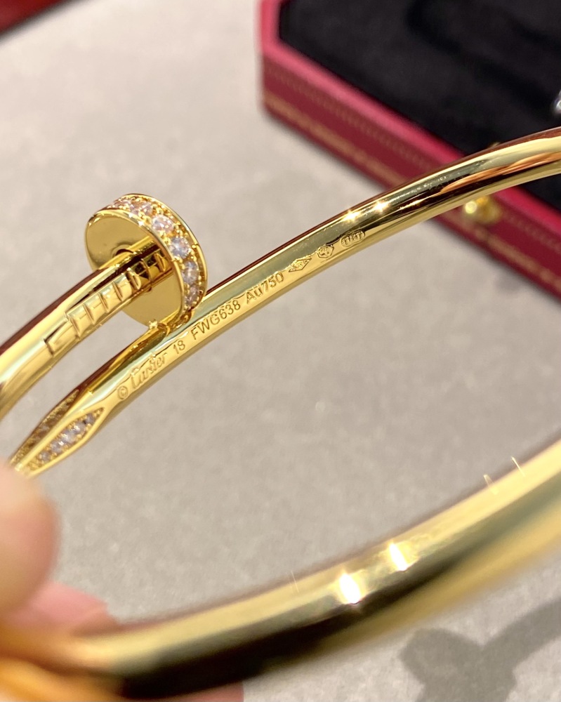 001 Cartier Hand bracelet