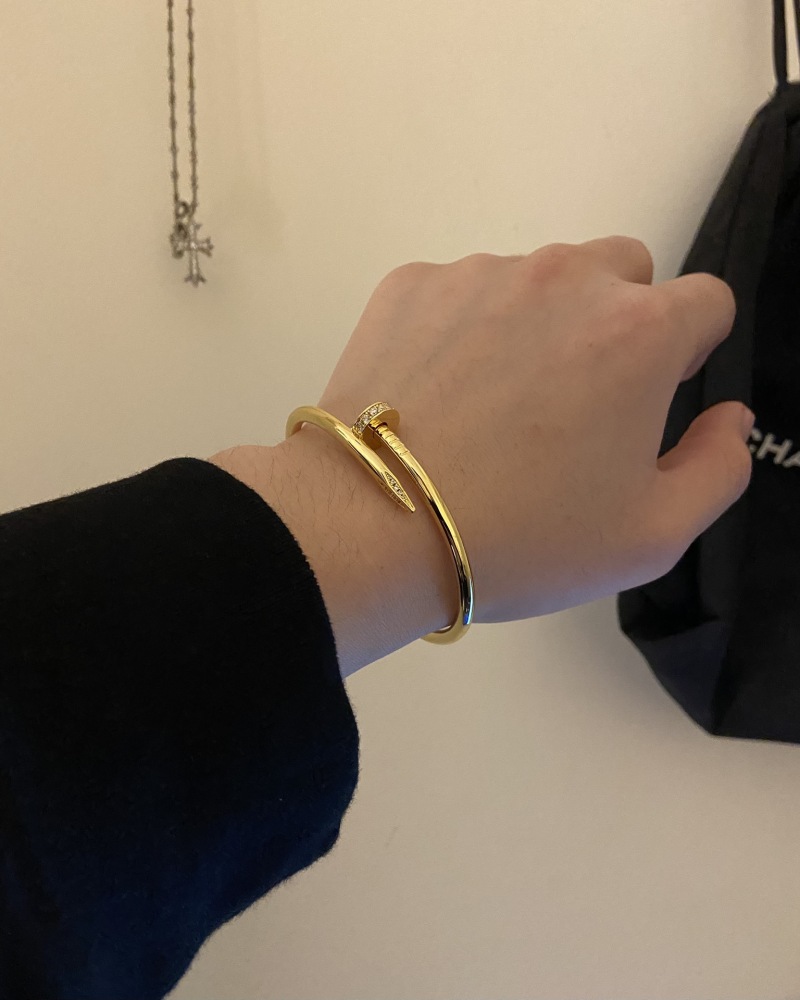 001 Cartier Hand bracelet