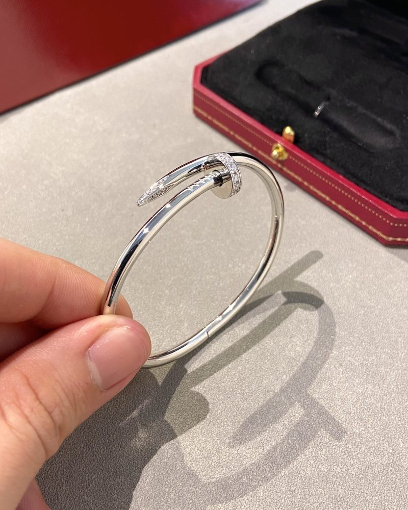 001 Cartier Hand bracelet